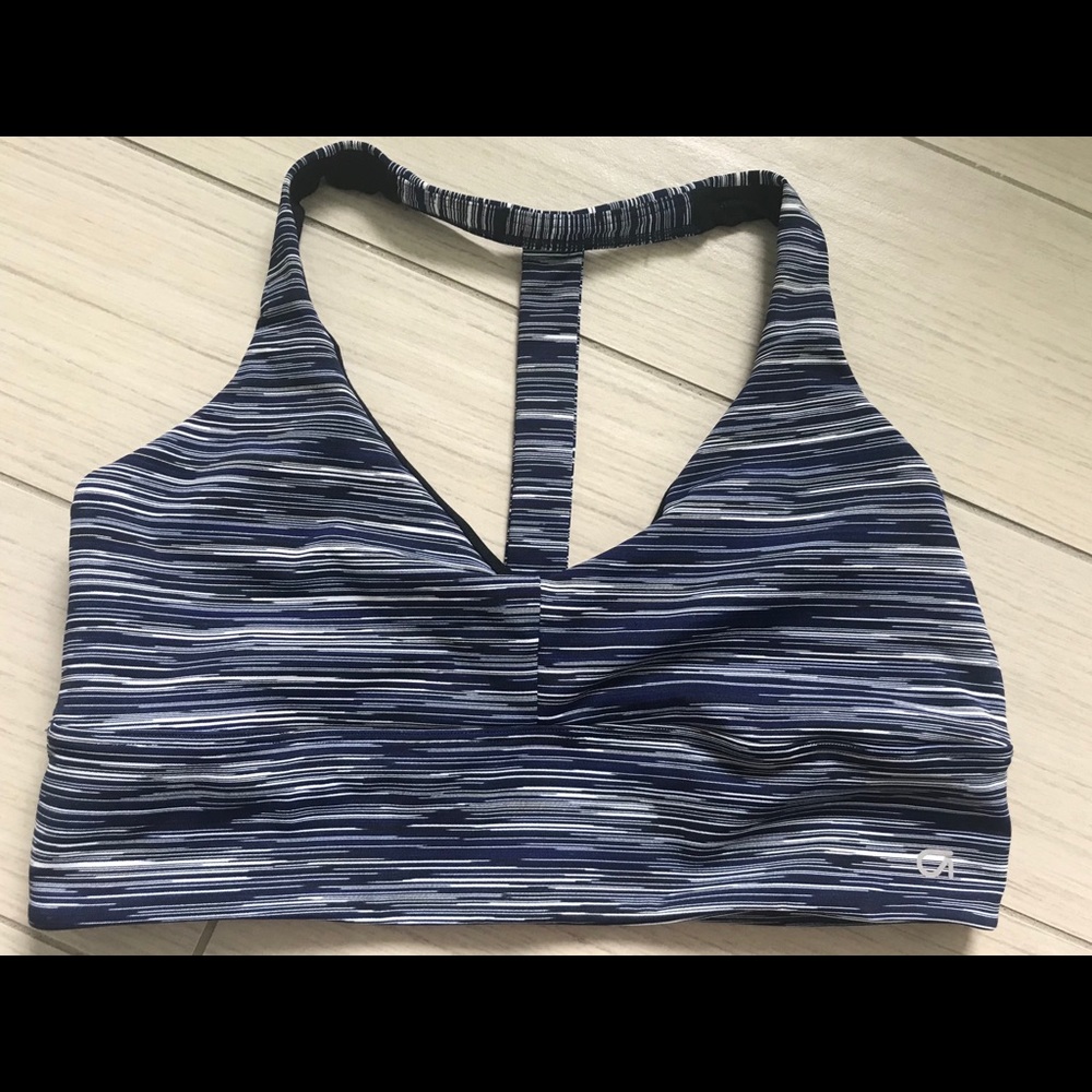 GapFit sports bra
